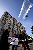Biosphoto | 1251133 | Utilisation de ballon pour mesures thermographiques France | &copy; Michel Gunther / Biosphoto