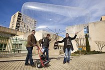 Biosphoto | 1251142 | Utilisation de ballon pour mesures thermographiques France | &copy; Michel Gunther / Biosphoto