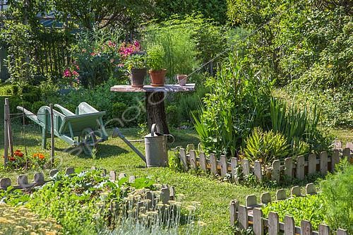 Biosphoto | 2084008 | Vegetable garden square, wheelbarrow, small table and aromatic plants in June, Provence, France | &copy; Philippe Giraud / Biosgarden / Biosphoto