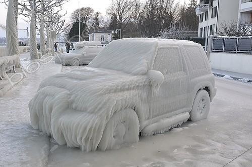 Biosphoto | 1775955 | Vehicle on the icy shores of Lake Geneva Versoix Switzerland | &copy; Christophe Suarez / Biosphoto