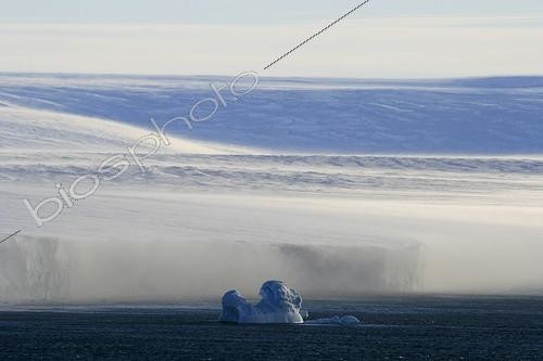 Biosphoto | 1370194 | Vent catabatique soufflant d'un glacier vers la mer | &copy; Samuel Blanc / Biosphoto