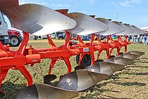 Biosphoto | 2587990 | Vente et exposition d'une charrue, instrument de labourage des terres agricoles, comice agricole, Sarthe, France | &copy; Michel Gile / Biosphoto