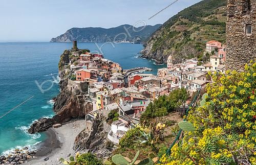 Biosphoto | 2071806 | Vernazza, village de pêcheurs, Cinque Terre, Italie | &copy; Vincent Marion / Biosphoto