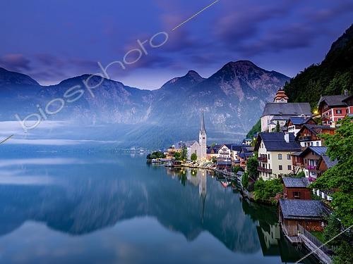 Biosphoto | 2484936 | View of Hallstatt, Lake Hallstatt, Salzkammergut, UNESCO World Heritage Hallstatt-Dachstein Salzkammergut, Upper Austria, Austria, Europe | &copy; Herbert Berger / imageBROKER / Biosphoto