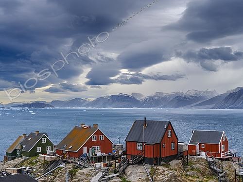 Biosphoto | 2571438 | Ville d'Uummannaq au nord-ouest du Groenland, au nord du cercle polaire. Amérique du Nord, Groenland, territoire danois | &copy; Martin Zwick / Biosphoto