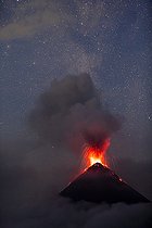 Biosphoto | 2512130 | Volcán de Fuego (Volcano of fire) eruption at night, Sierra Madre de Chiapas, Guatemala. | &copy; Óscar Díez Martínez / Biosphoto