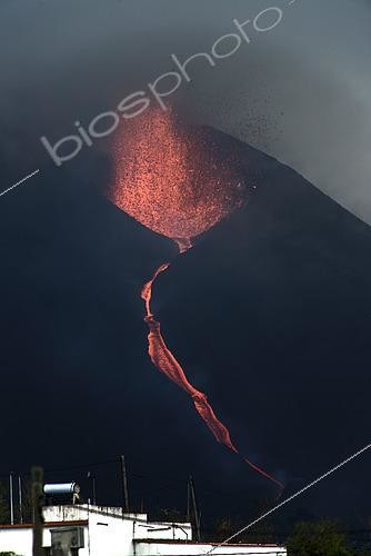 Biosphoto | 2582763 | Volcanic eruption in La Palma, Canary Islands (09/19 to 12/25/2021). The origin of the eruption occurred in the Cumbre Vieja ridge, southwest of the island, municipality of El Paso. On February 9, 2023, its name as Tajogaite Volcano was made official. | &copy; Sergio Hanquet / Biosphoto