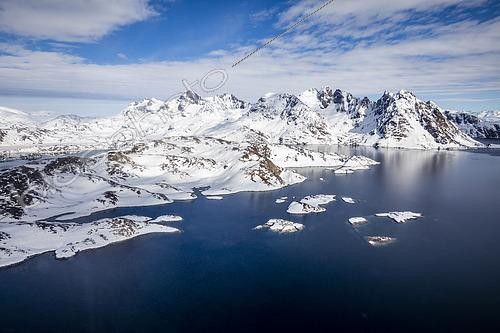 Biosphoto | 2424796 | Vue panoramique depuis un hélicoptère, la côte avec les montagnes et la mer, autour de Tasiilaq, Groenland oriental | &copy; Franco Banfi / Biosphoto