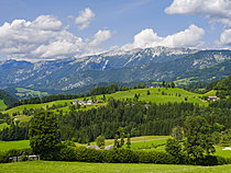 Biosphoto | 2621567 | Vue sur le bassin de Windischgarsten vers la chaîne de montagnes Sengsengebirge, faisant partie du Parc National des Kalkalpen (Alpes de calcaire). Europe, Europe centrale, Autriche, été. | &copy; Martin Zwick / Biosphoto