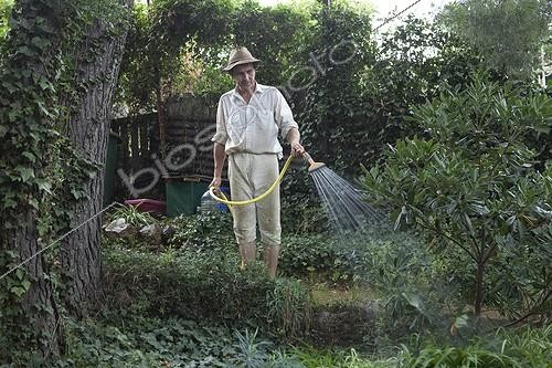 Biosphoto | 1200673 | Watering the garden hose workers Aygalades Marseille | &copy; Philippe Giraud / Biosphoto