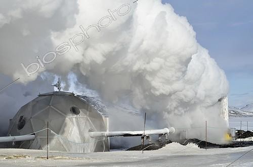 Biosphoto | 1989575 | Wellhead drilling a geothermal plant - Iceland | &copy; Christophe Suarez / Biosphoto