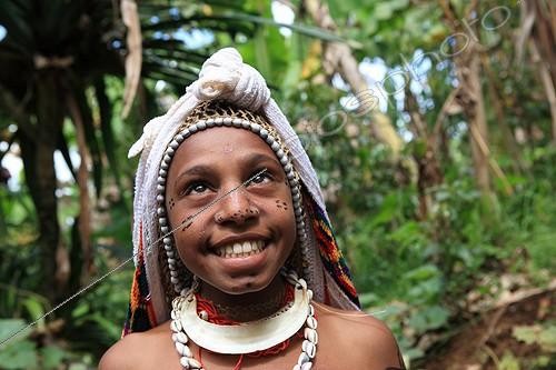 Biosphoto | 1158772 | Young woman wearing wedding PapuaNew- Guinea | &copy; Antoine Boureau / Biosphoto